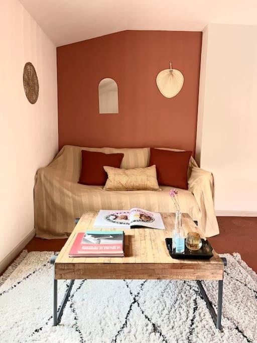 Appartement A Pied Du Centre Avec Place De Parking آرْلْ المظهر الخارجي الصورة